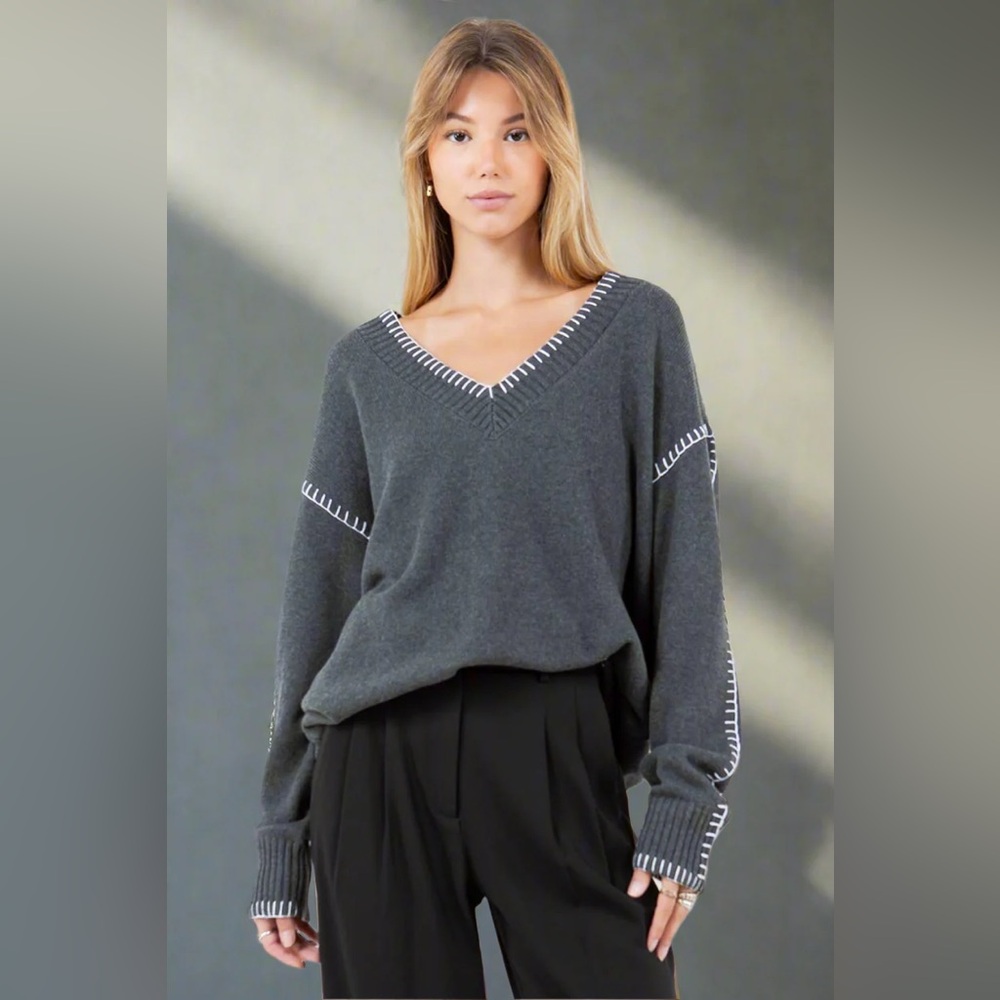 BRAND NEW- CONTRAST BLANKET STITCH COTTON DETAILED SWEATER. Baggy and comfy!